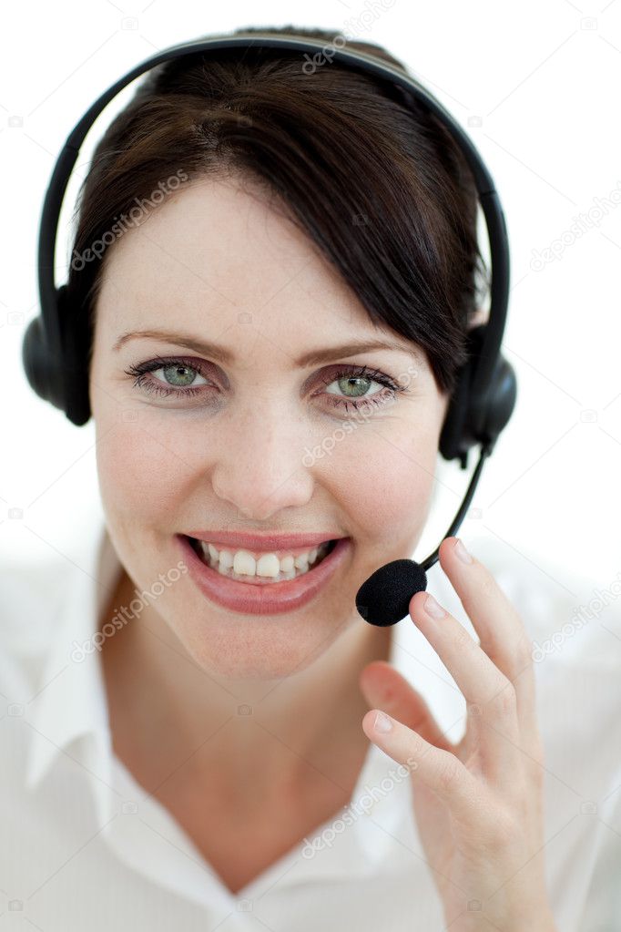 Staff sorridente che saluta un cliente abituale