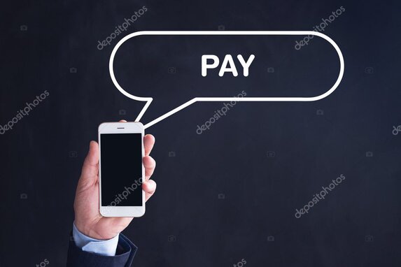 Cliente che effettua un servizio di money transfer al banco di MULTIMARKET CARONNO