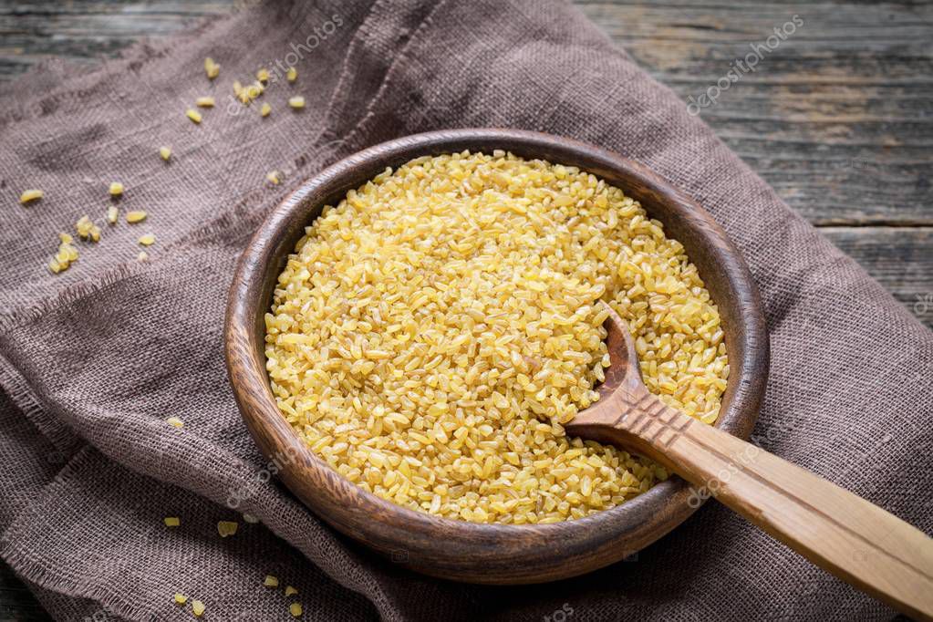 Cous cous africano servito con verdure.