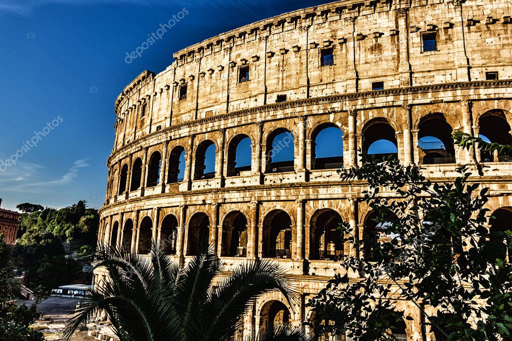 Autobus vicino al Colosseo a Roma