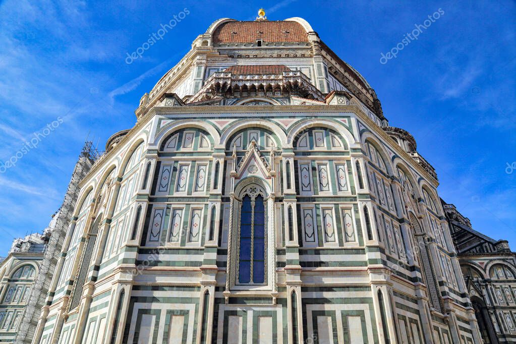 Autobus turistico vicino al Duomo di Firenze