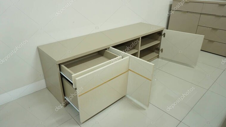 Cliente che ritira un pacco presso il punto ritiro GLS